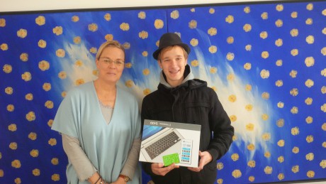 (v.l. Leiterin der Geschäftsstelle Birgit Katze, Sebastian)